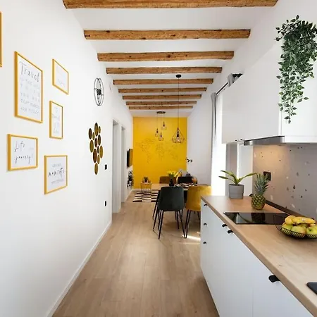 Feel Good In Old Town Apartment