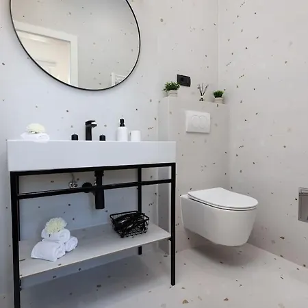 Feel Good In Old Town Apartment