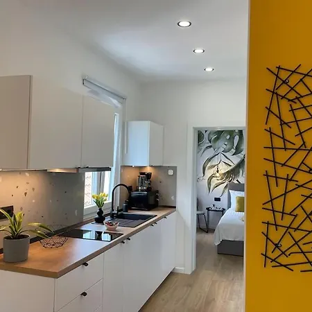 Feel Good In Old Town Apartment