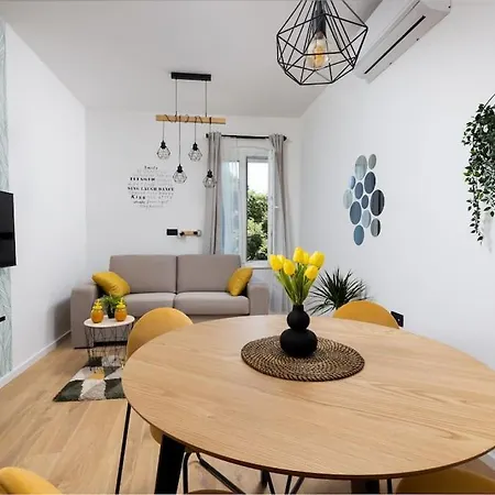 Feel Good In Old Town Apartment *